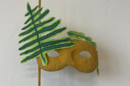 Kreatives Maskenprojekt der 2d für musikalisches Märchen