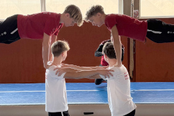 Akrobatik-Workshop mit „The Freaks“ begeisterte die Sportklassen